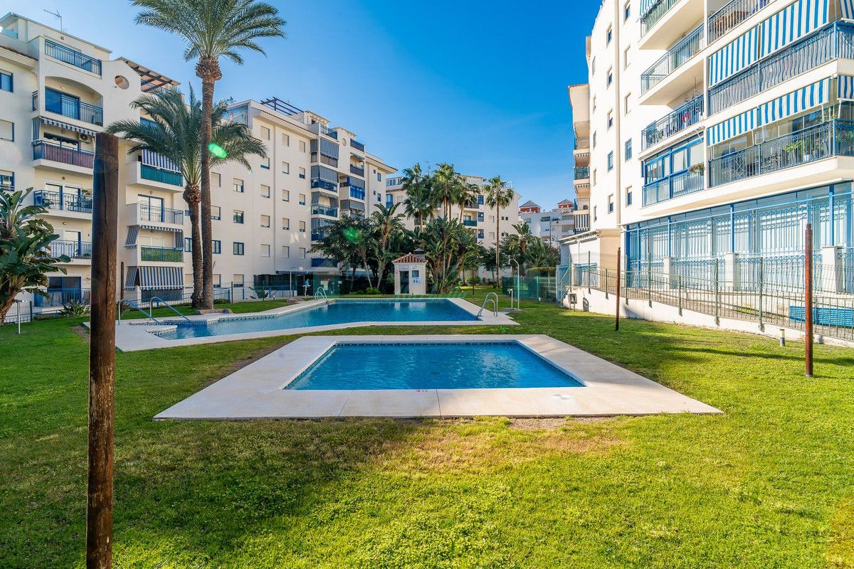 Apartamento en venta en Estepona