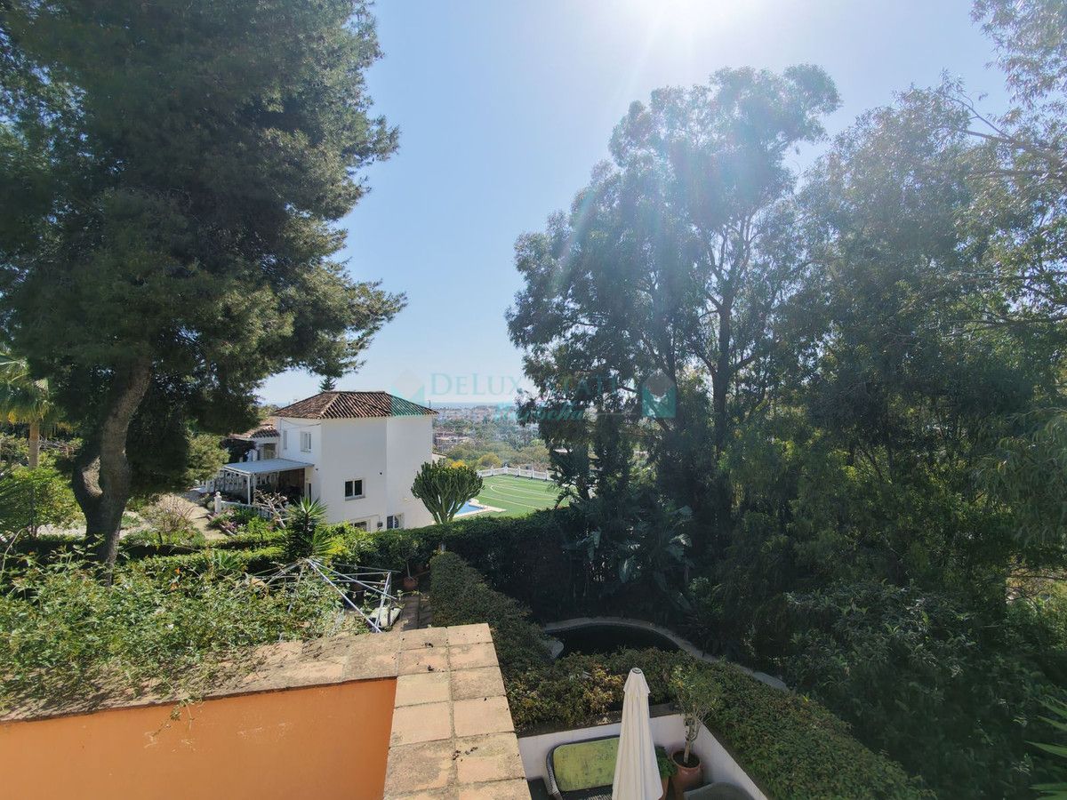 Villa for sale in Atalaya, Estepona