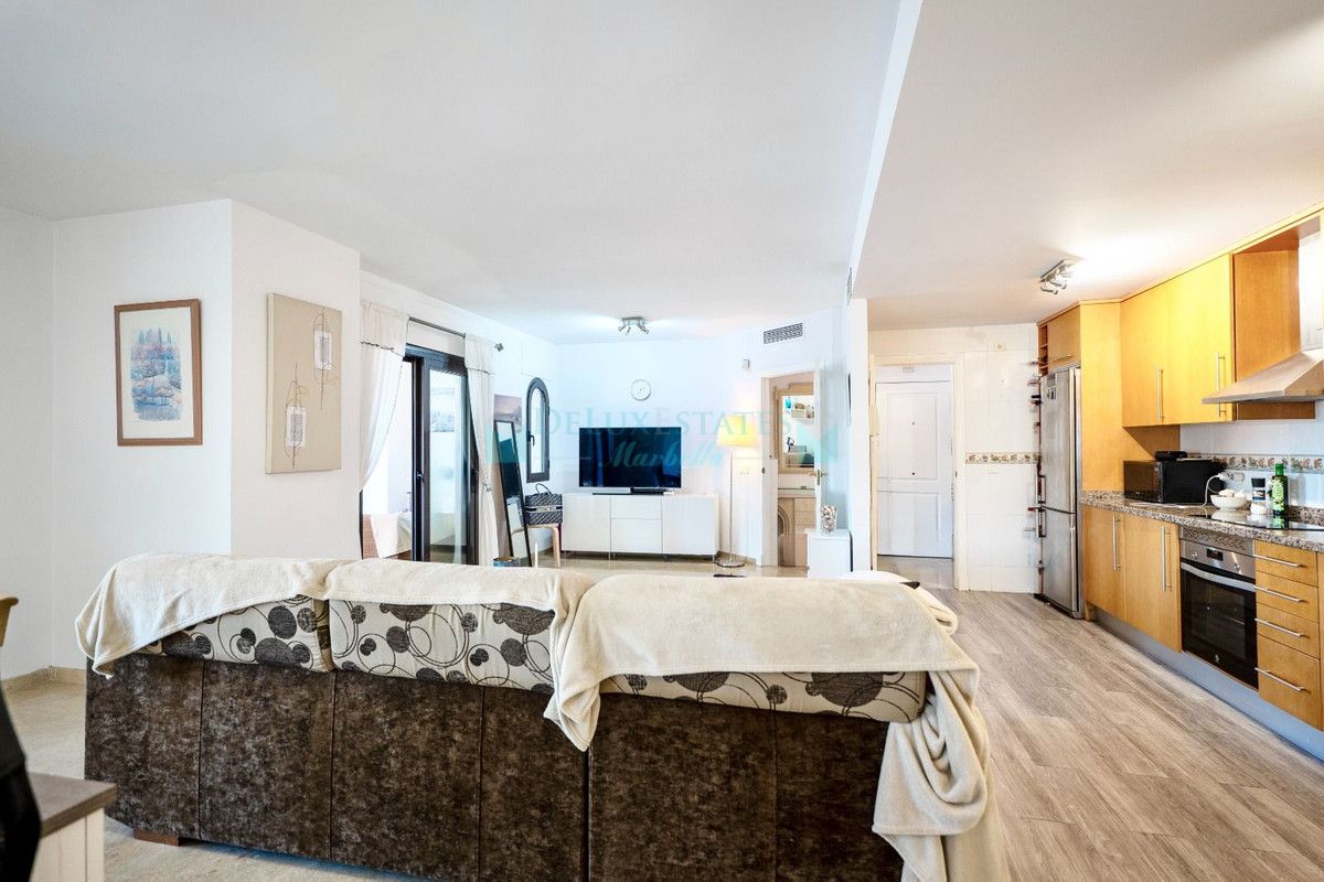 Penthouse for sale in Rio Real, Marbella East