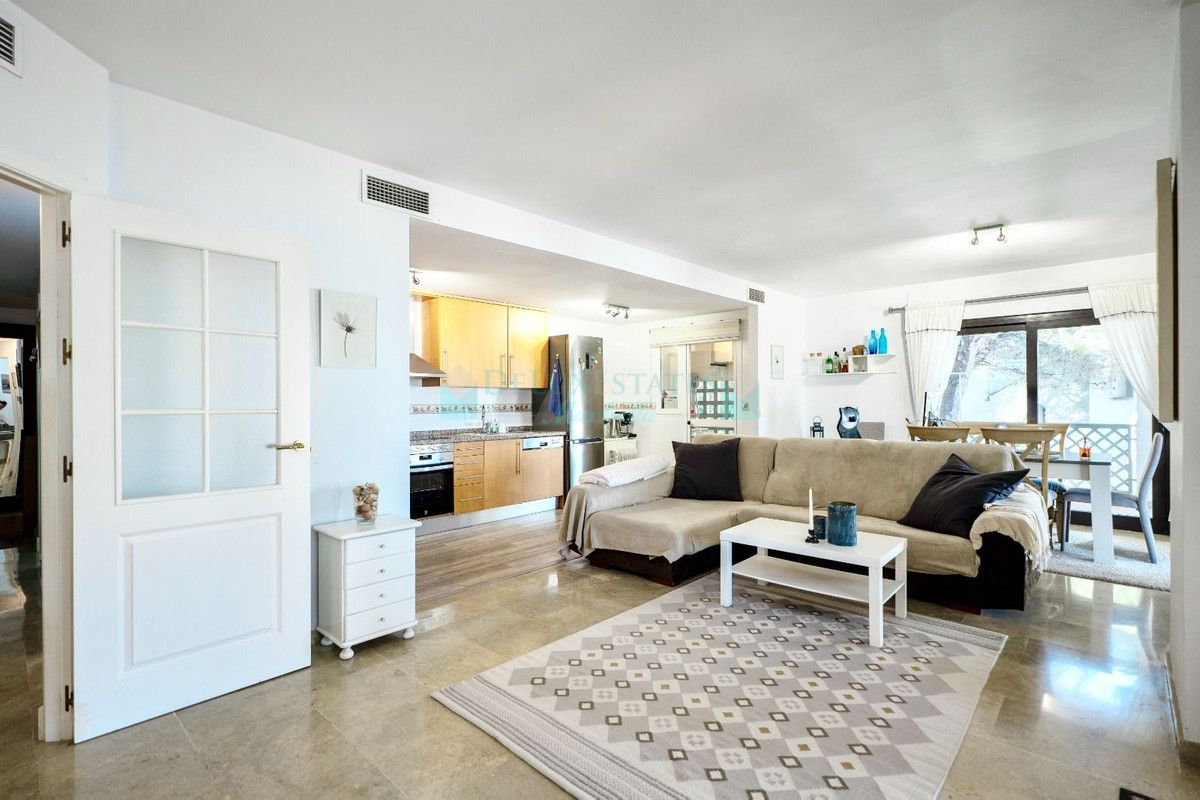 Penthouse for sale in Rio Real, Marbella East