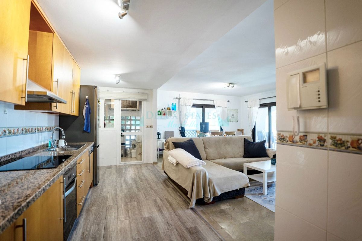 Penthouse for sale in Rio Real, Marbella East