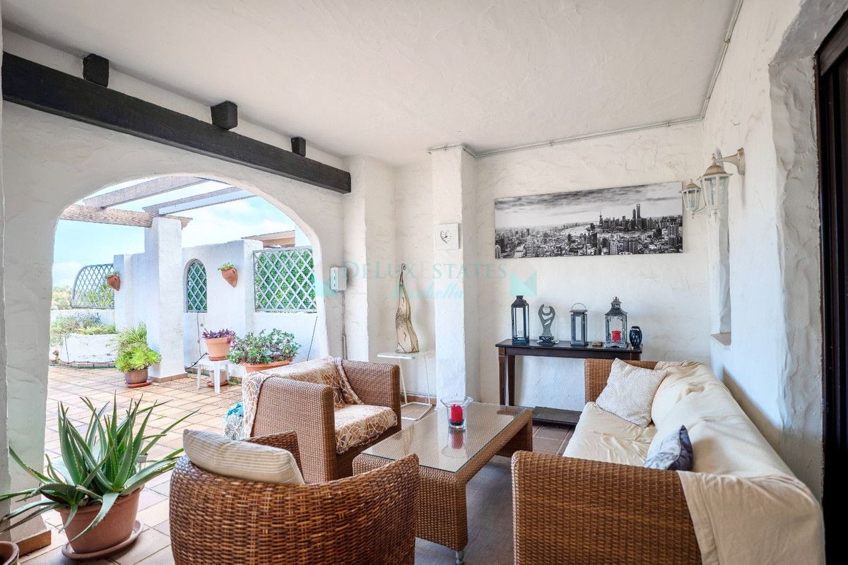 Penthouse for sale in Rio Real, Marbella East