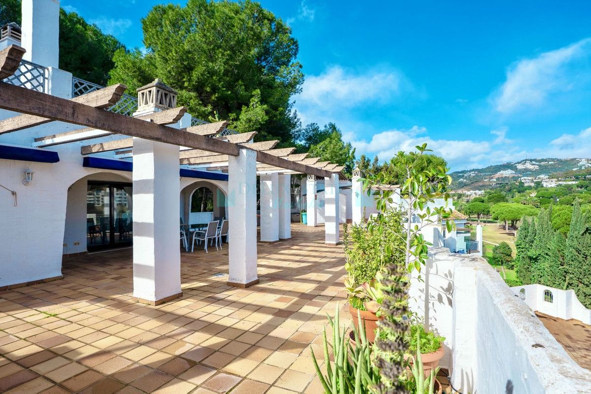 Penthouse for sale in Rio Real, Marbella East