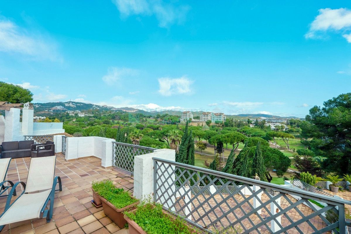 Penthouse for sale in Rio Real, Marbella East