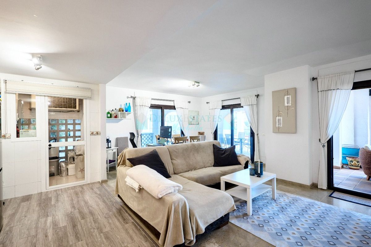 Penthouse for sale in Rio Real, Marbella East