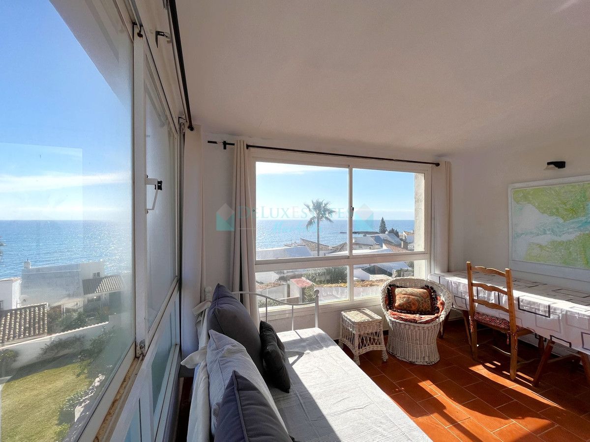 Villa for sale in Estepona