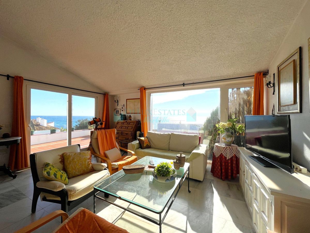 Villa for sale in Estepona