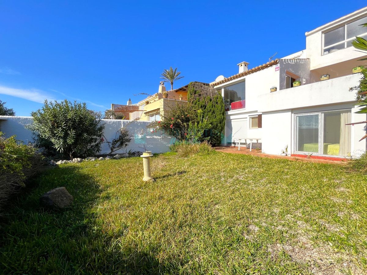 Villa for sale in Estepona