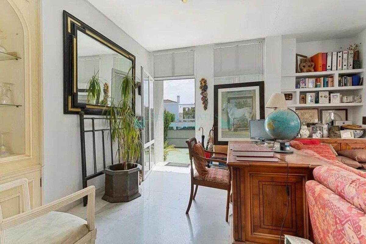 Villa for sale in Nueva Andalucia