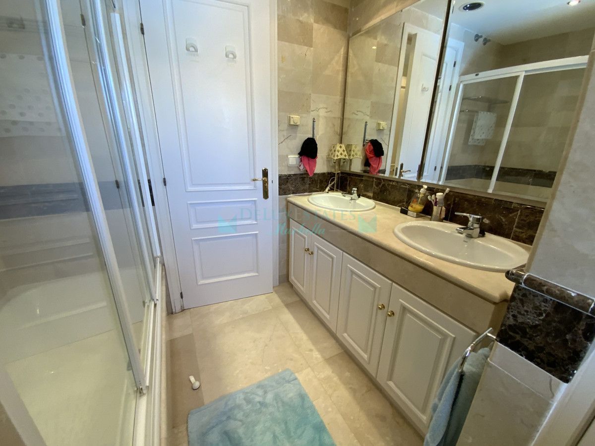 Apartment for sale in Rio Real, Marbella East