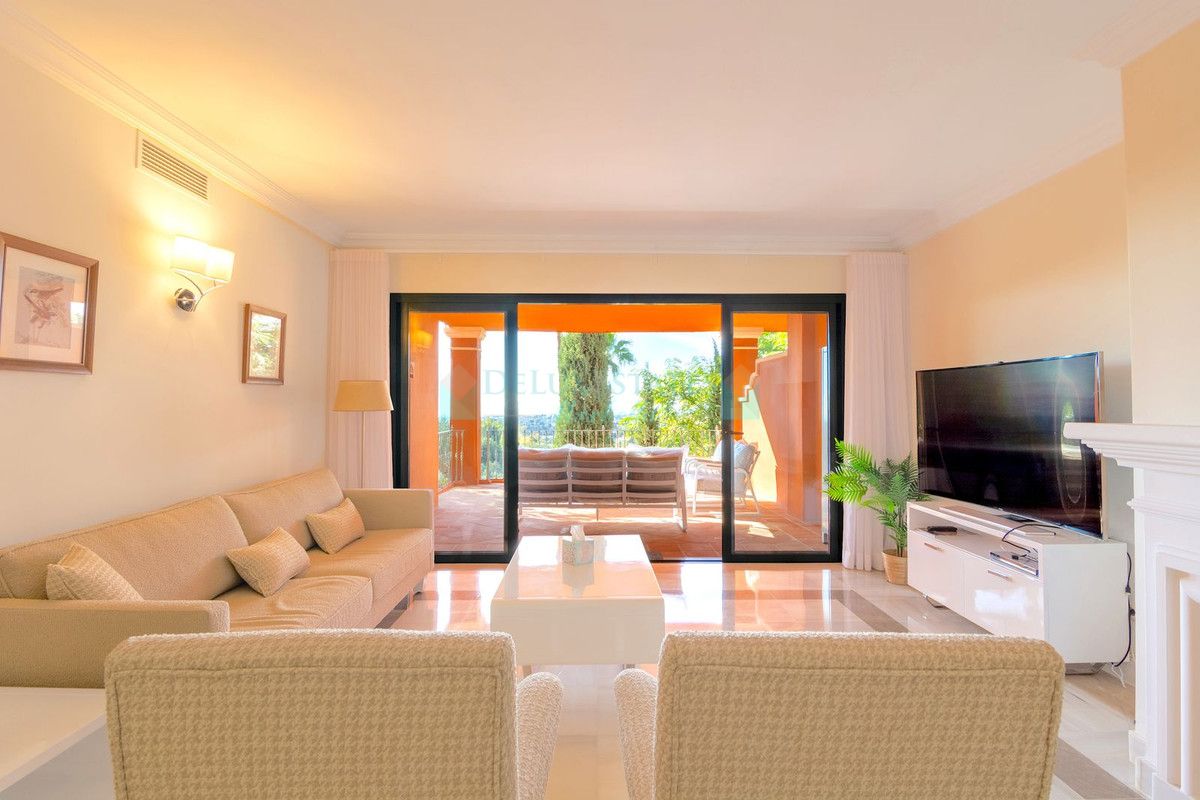 Apartamento en venta en Monte Halcones, Benahavis