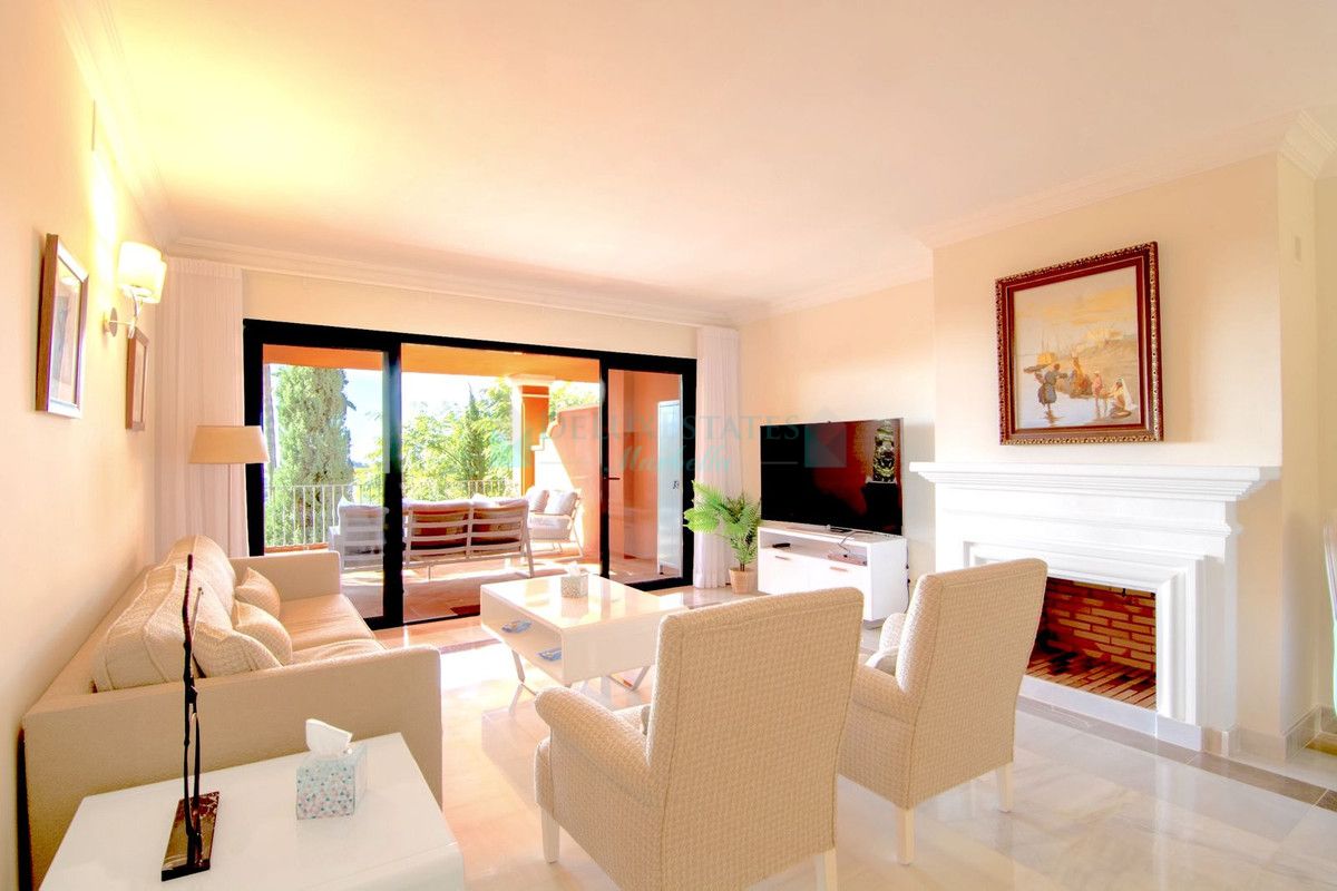 Apartamento en venta en Monte Halcones, Benahavis