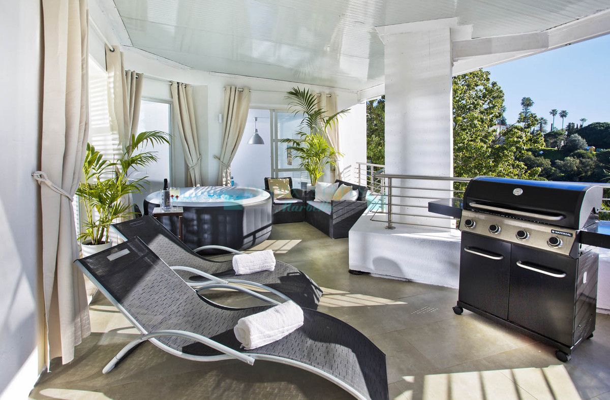 Villa for sale in Elviria, Marbella East