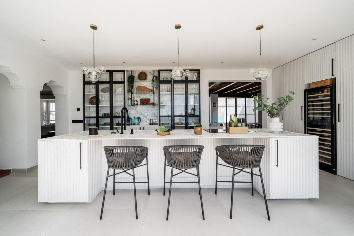 Villa for sale in El Madroñal, Benahavis