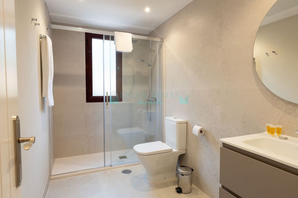 Apartment for sale in Benahavis