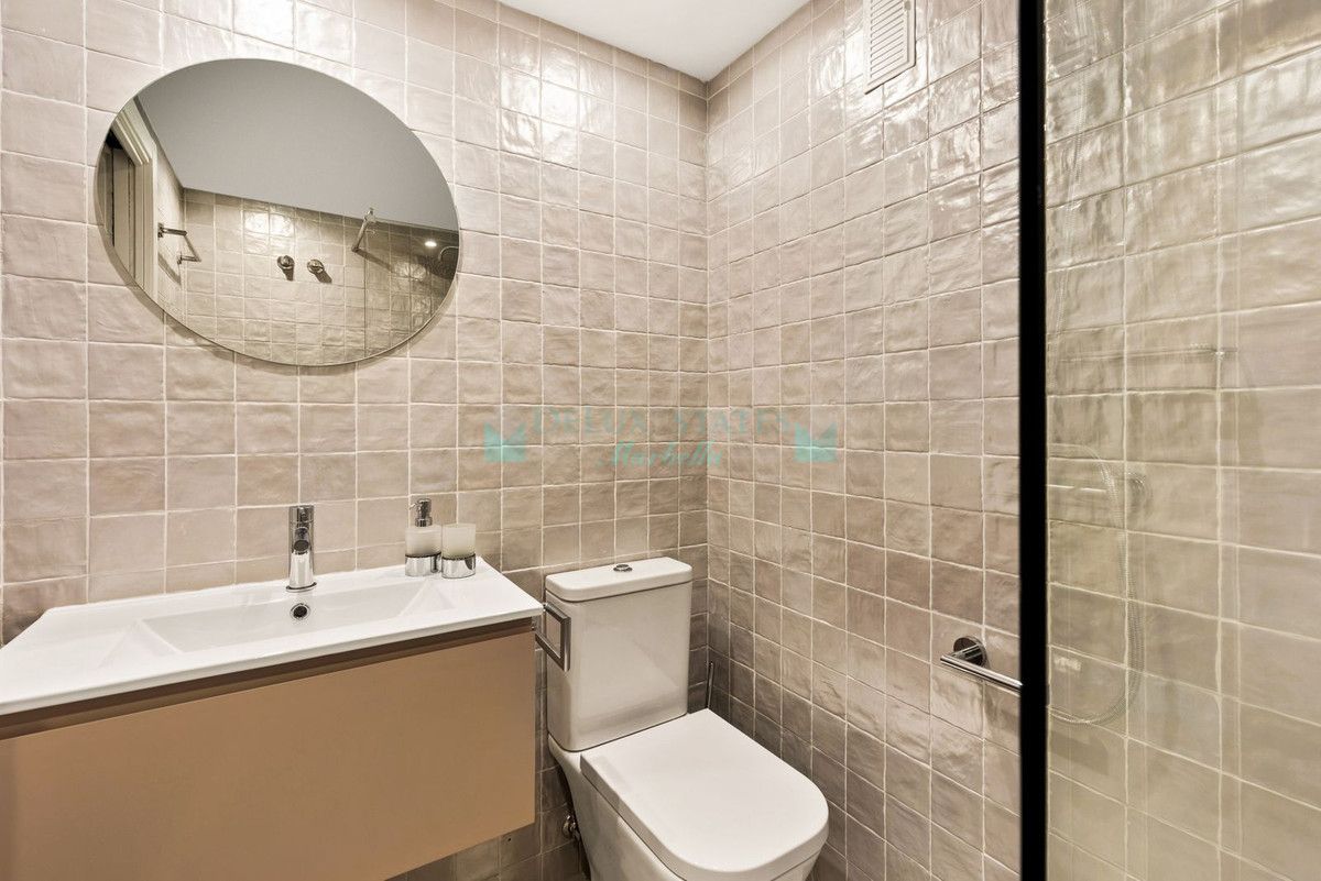 Apartment for sale in Benahavis