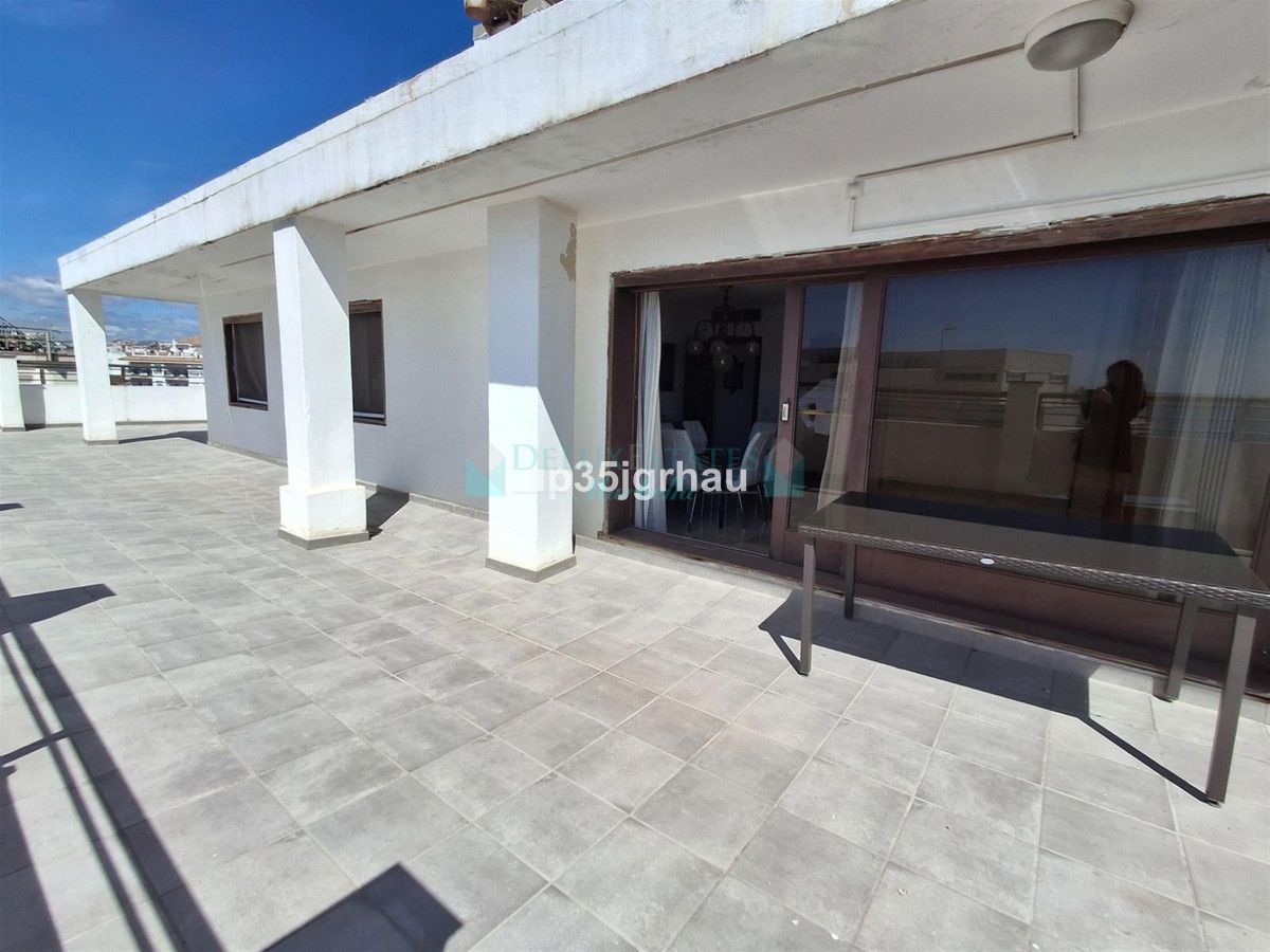 Penthouse for sale in Estepona