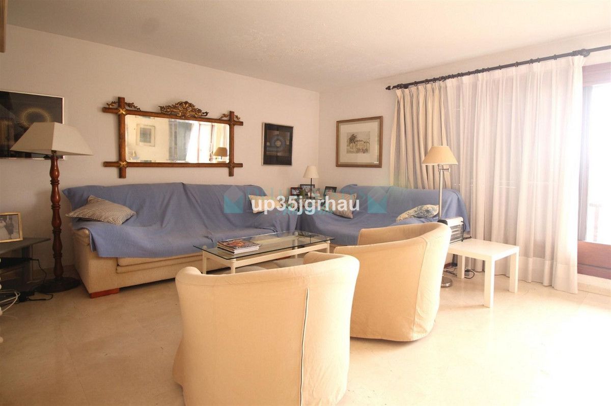 Penthouse for sale in Estepona