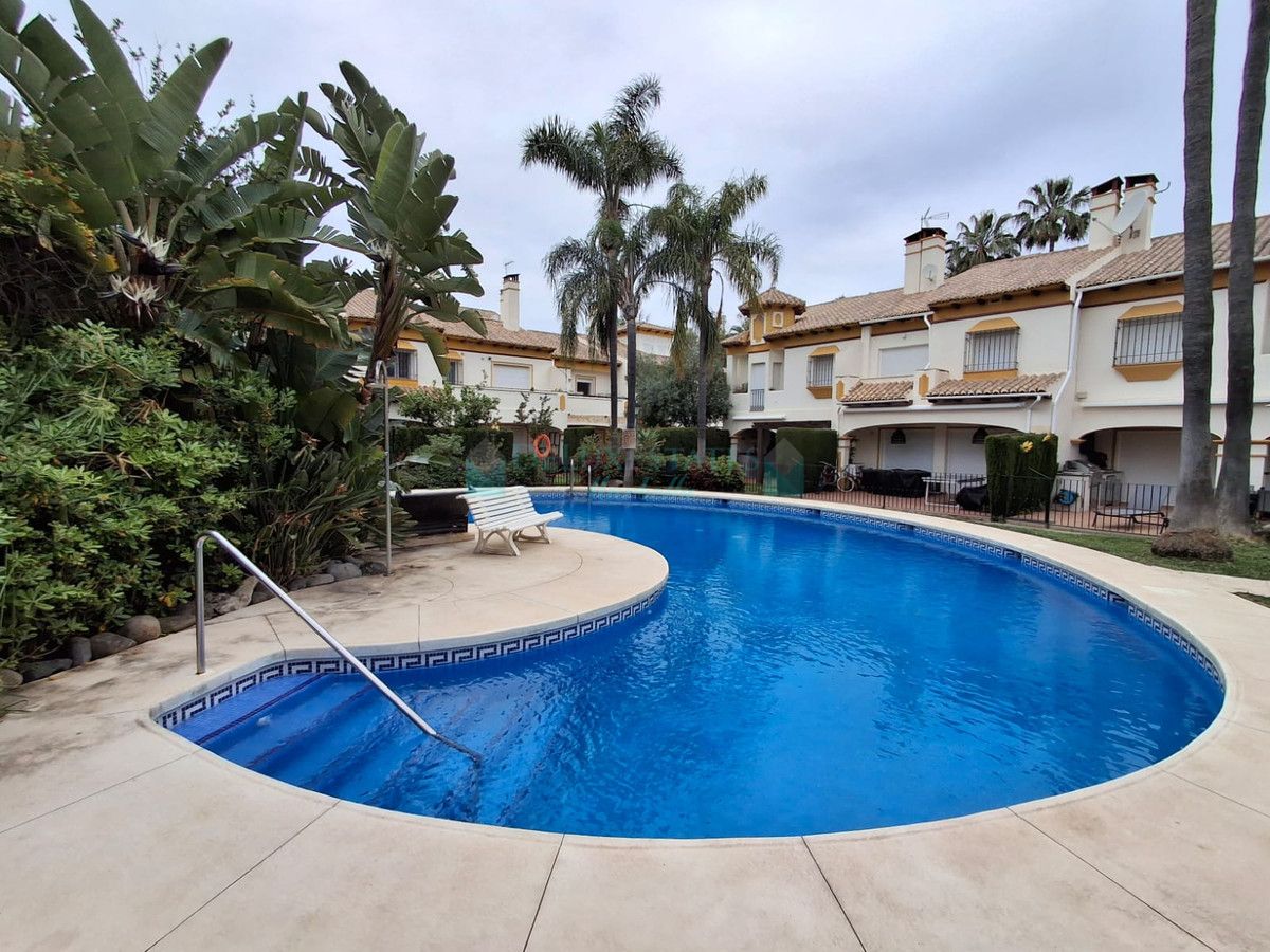 Adosado en venta en Nueva Andalucia