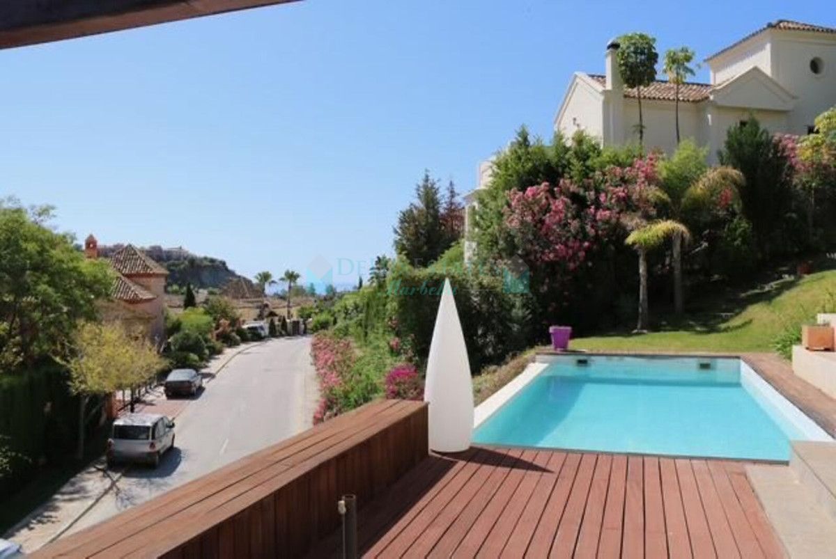 Villa for sale in Los Arqueros, Benahavis