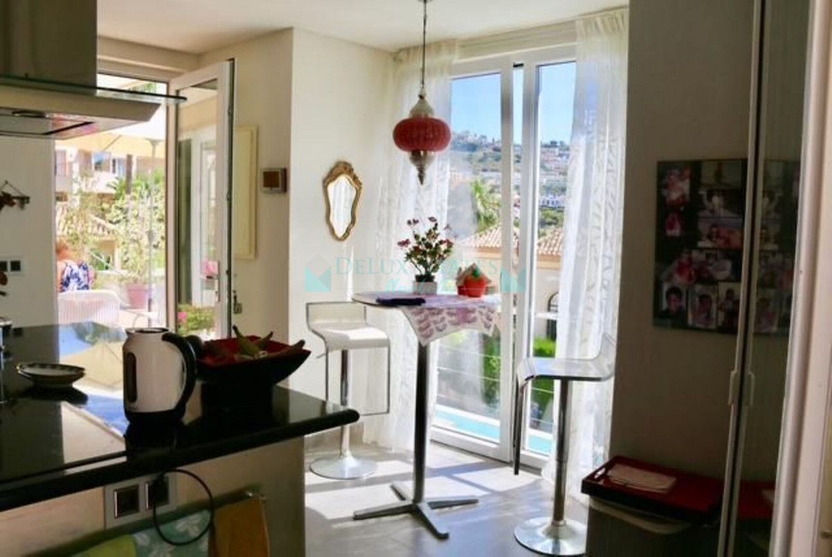 Villa for sale in Los Arqueros, Benahavis