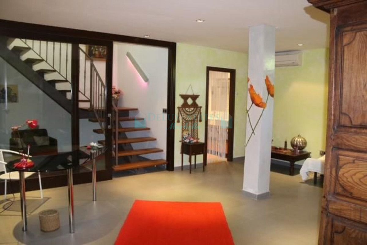 Villa for sale in Los Arqueros, Benahavis