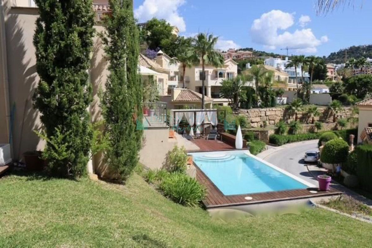 Villa for sale in Los Arqueros, Benahavis