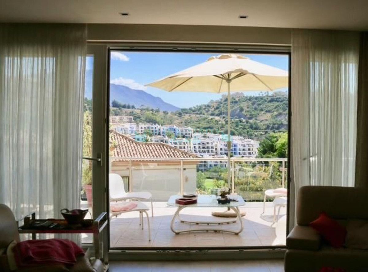 Villa for sale in Los Arqueros, Benahavis