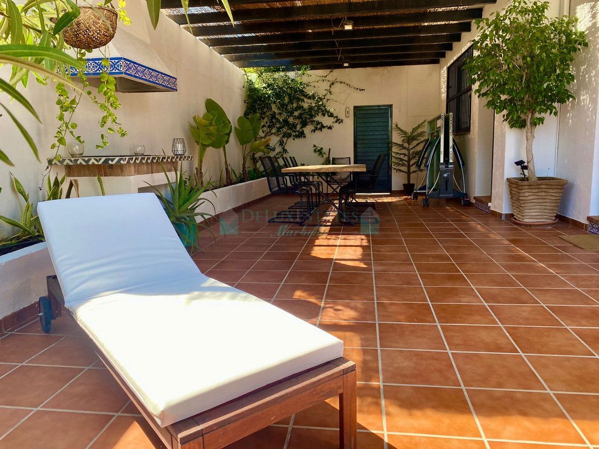 Villa for sale in Nueva Andalucia