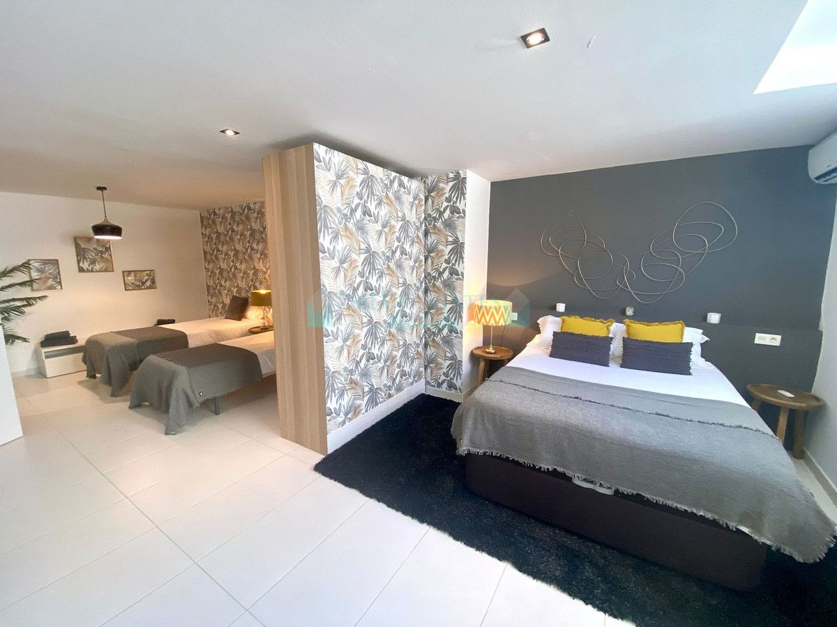 Villa for sale in Nueva Andalucia