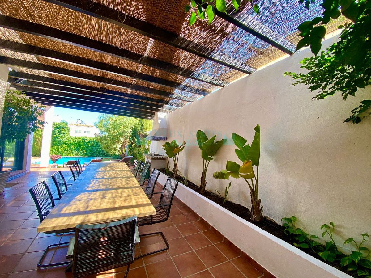 Villa for sale in Nueva Andalucia