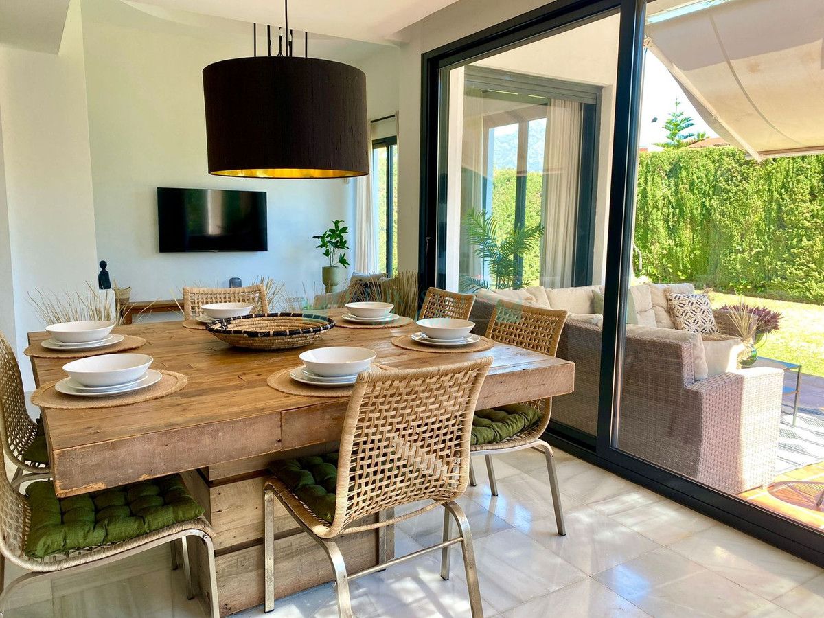 Villa for sale in Nueva Andalucia