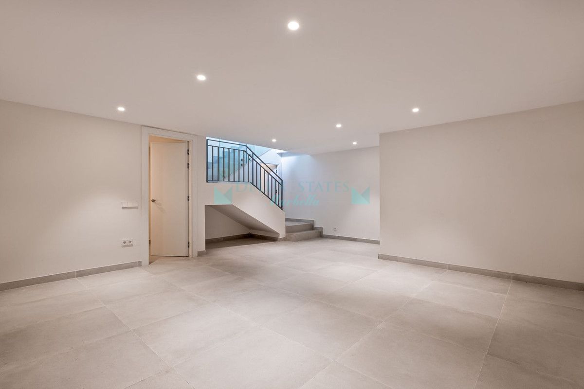 Semi Detached Villa for sale in San Pedro de Alcantara
