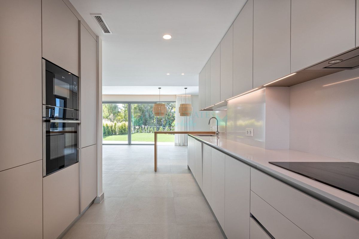 Semi Detached Villa for sale in San Pedro de Alcantara