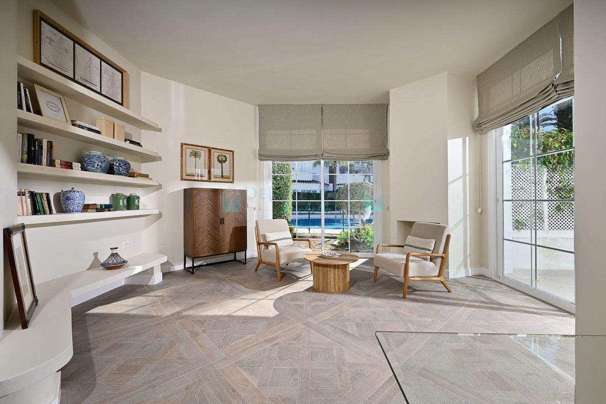 Ground Floor Apartment for sale in Elviria, Marbella East