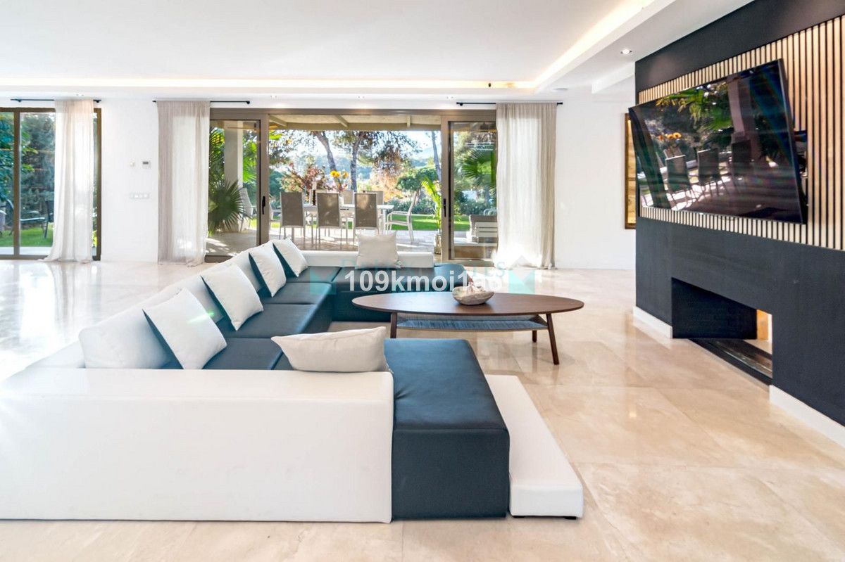 Villa for rent in Rio Real, Marbella East