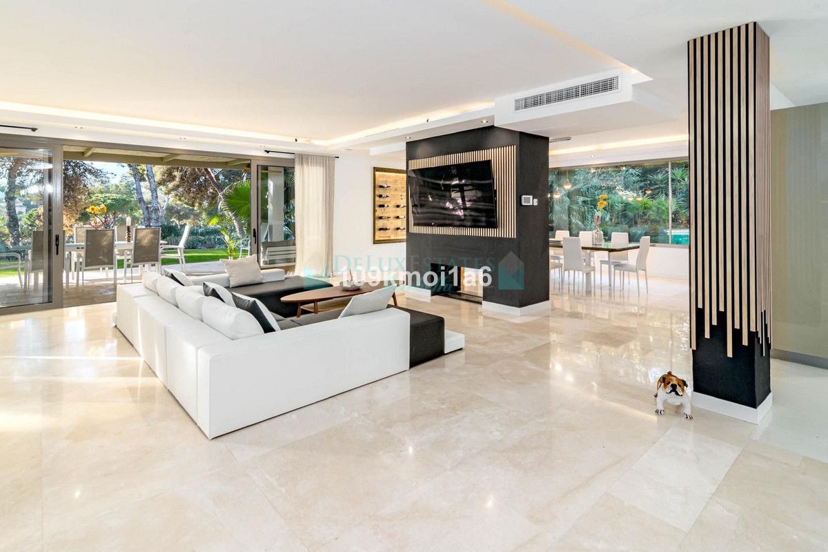 Villa for rent in Rio Real, Marbella East