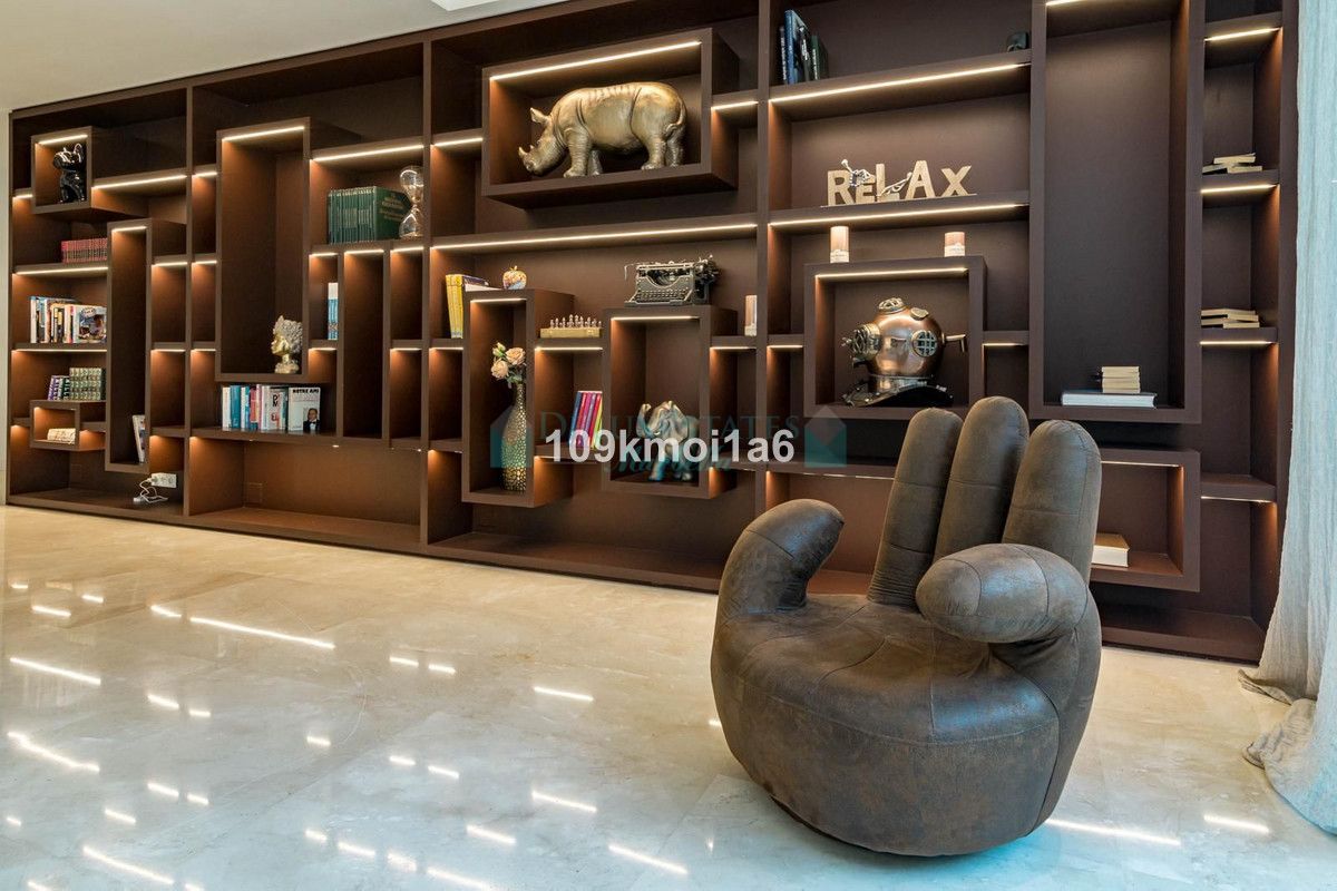 Villa for rent in Rio Real, Marbella East