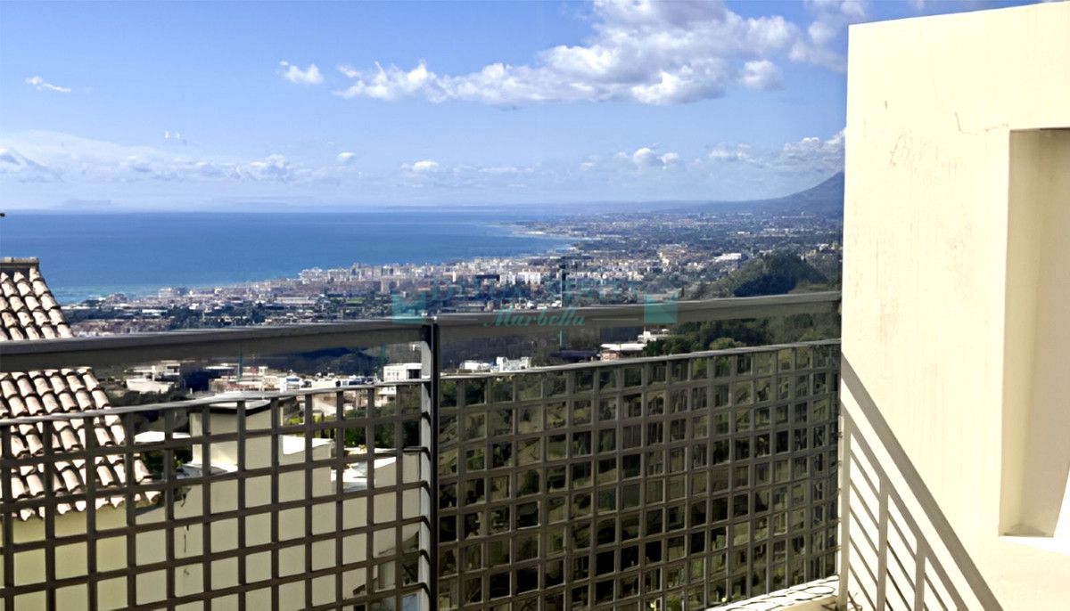 Apartment for sale in Los Altos de los Monteros, Marbella East