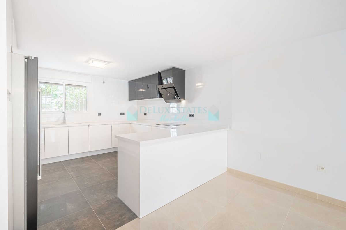 Town House for sale in Nueva Andalucia