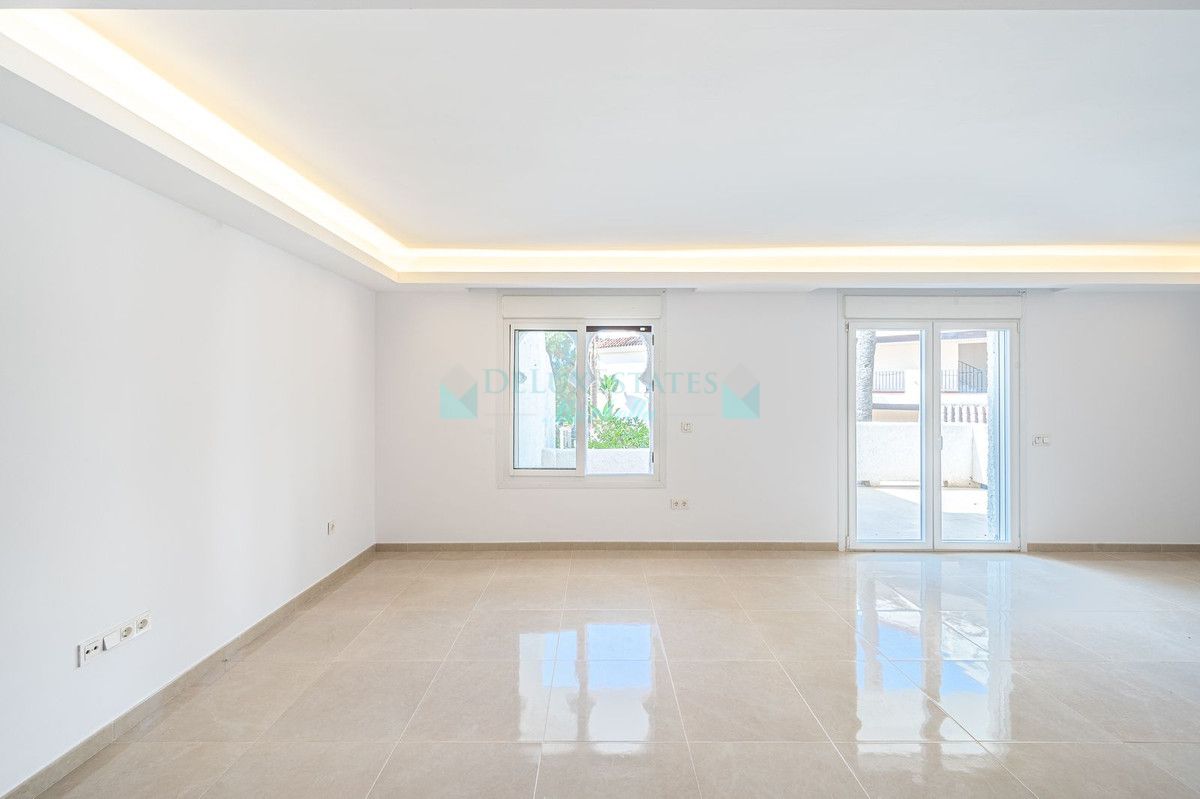 Town House for sale in Nueva Andalucia