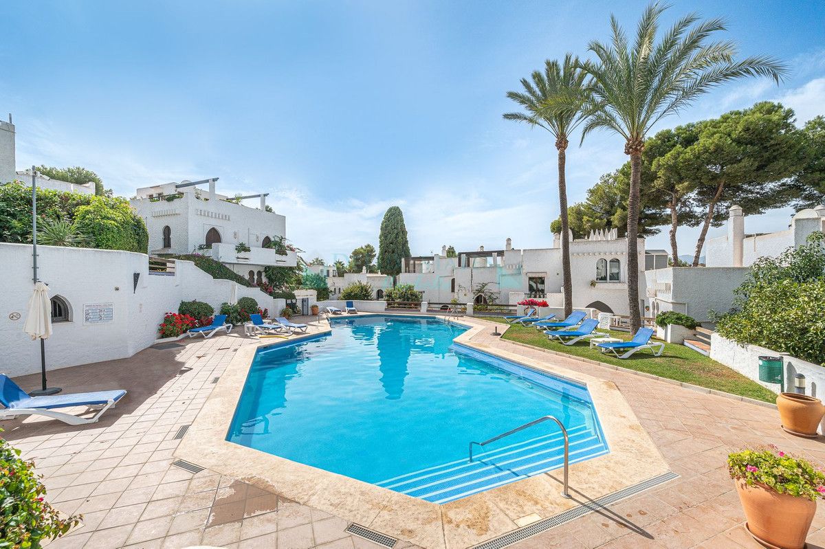 Town House for sale in Nueva Andalucia
