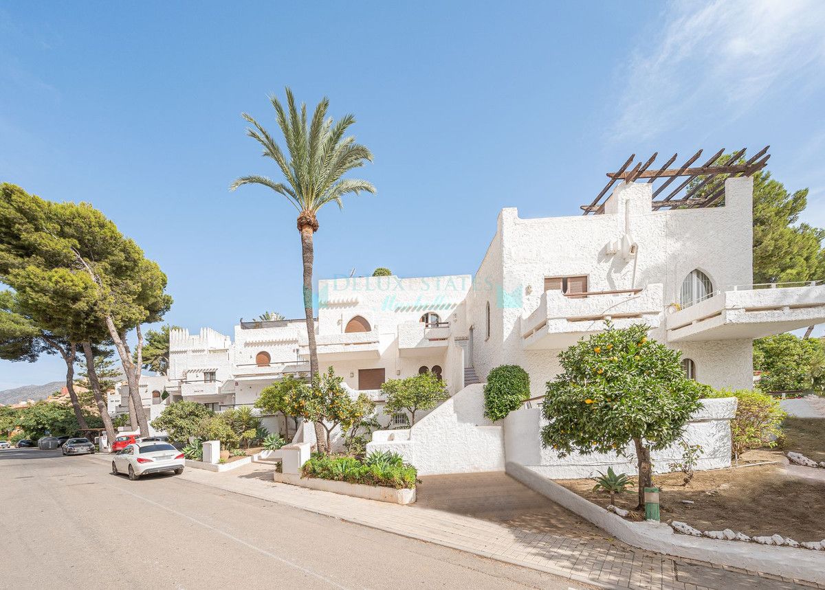 Town House for sale in Nueva Andalucia