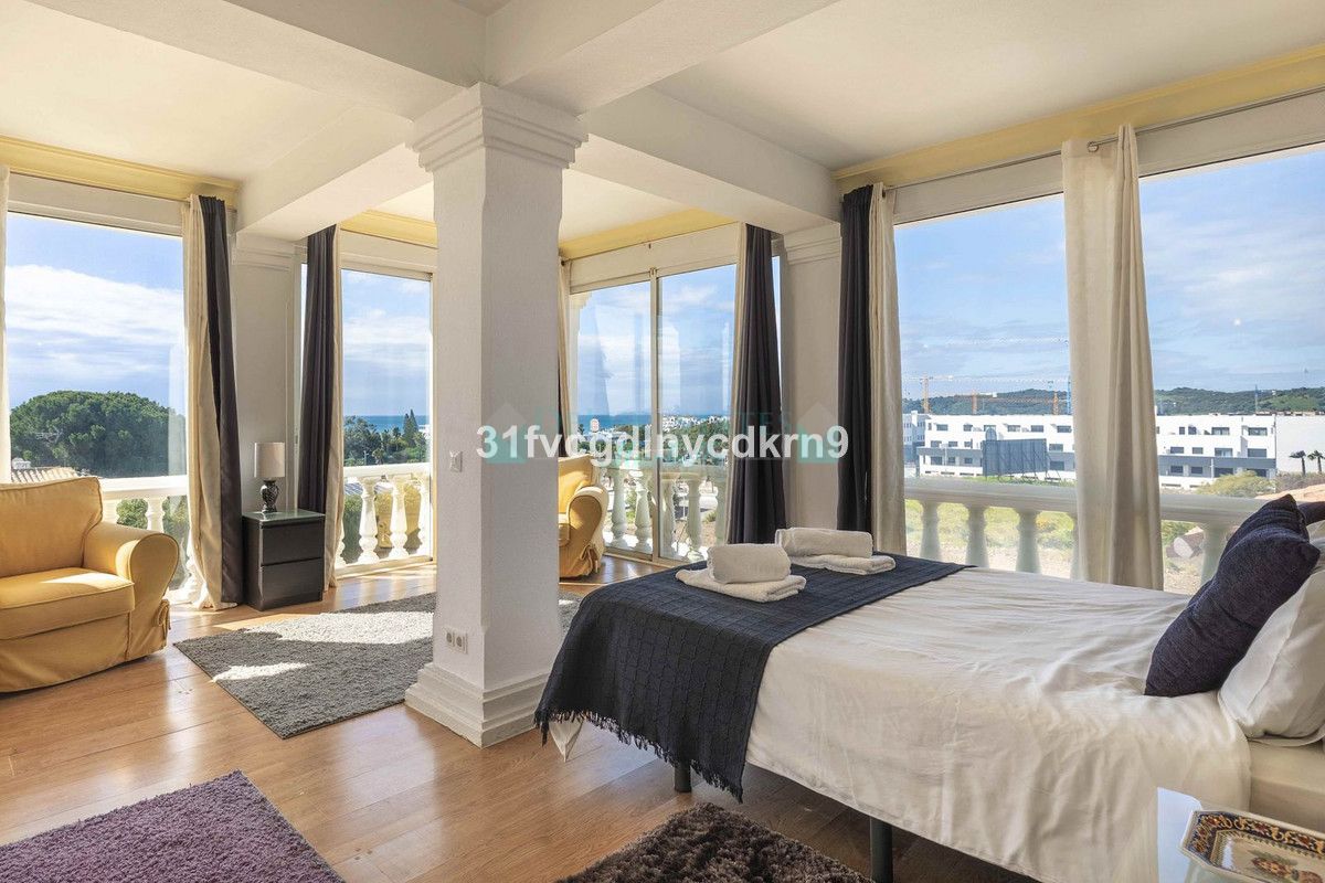 Villa for sale in Estepona