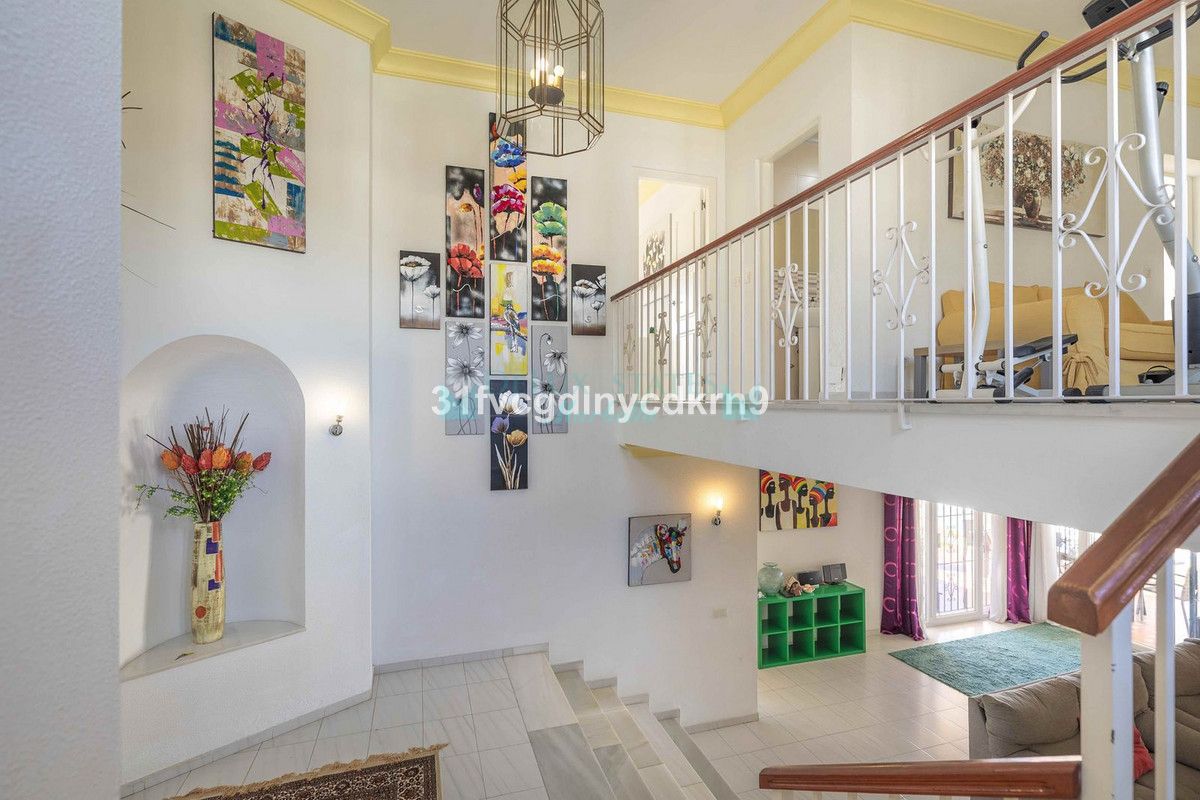 Villa for sale in Estepona