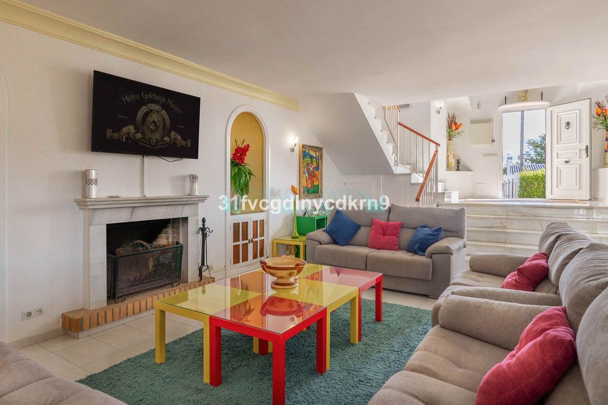 Villa for sale in Estepona