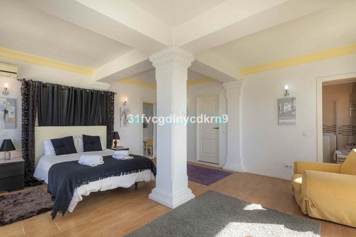 Villa for sale in Estepona