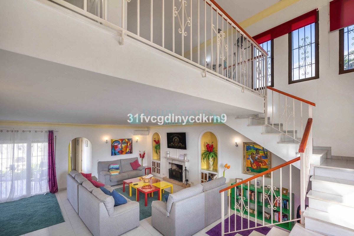 Villa for sale in Estepona