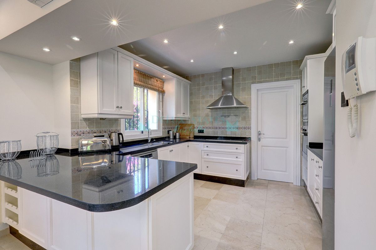 Villa for rent in Cabopino, Marbella East