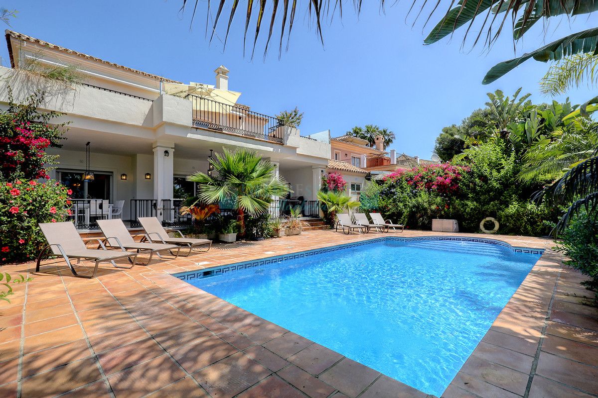 Villa for rent in Cabopino, Marbella East